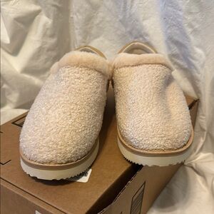 Sanuk Cozy Cream Fleece Slippers